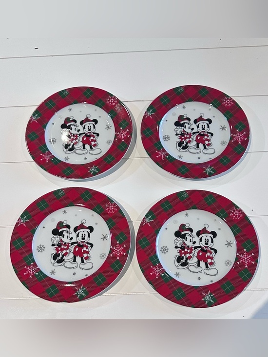 Disney Other - Mickey & Minnie Holiday Salad/Dessert Plates (Set of 4)